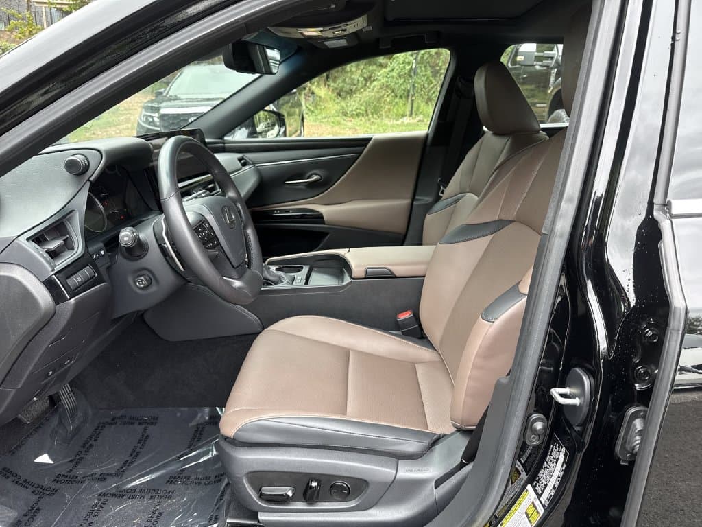 2025 Lexus ES Hybrid 13