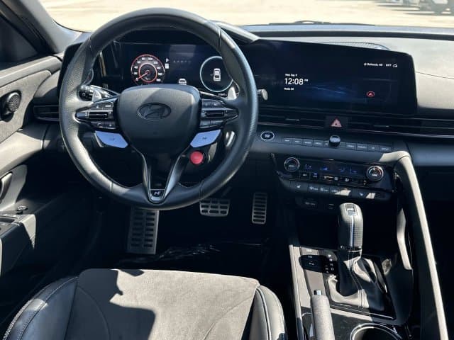 2025 Hyundai Elantra 3