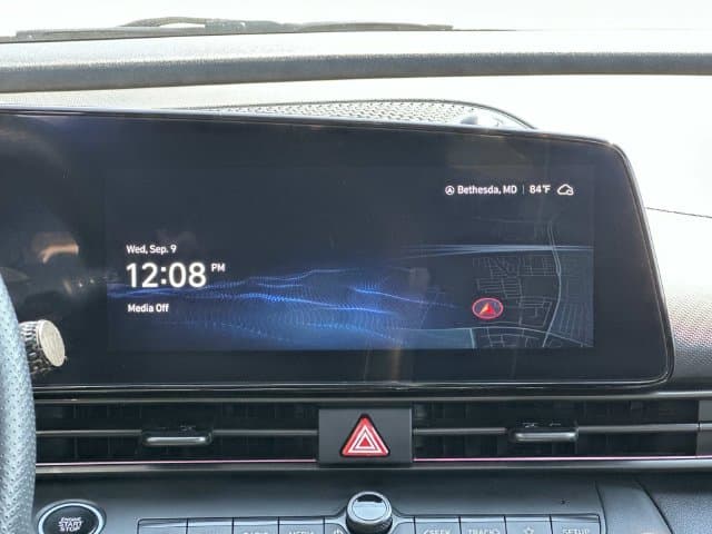 2025 Hyundai Elantra 4