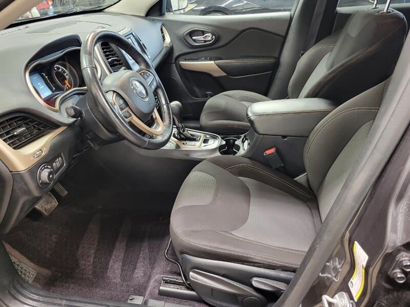 2017 Jeep Cherokee 12