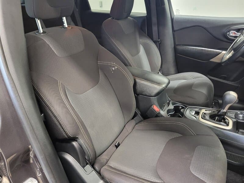 2017 Jeep Cherokee 17