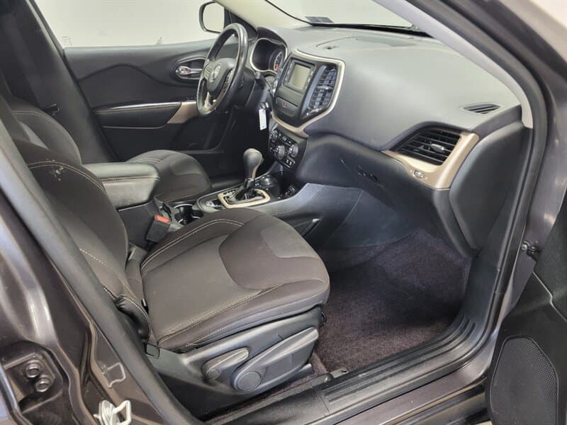 2017 Jeep Cherokee 16