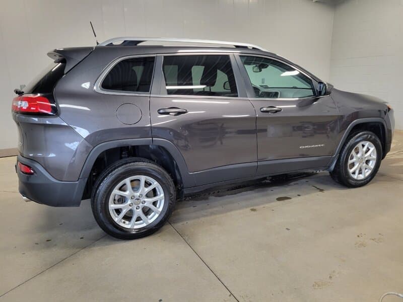 2017 Jeep Cherokee 8