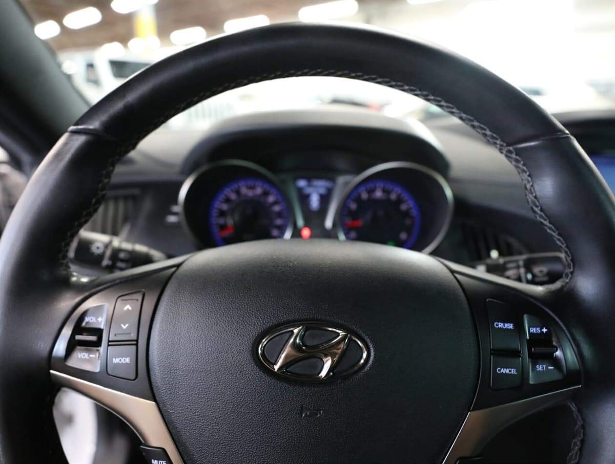 2015 Hyundai Genesis Coupe 32
