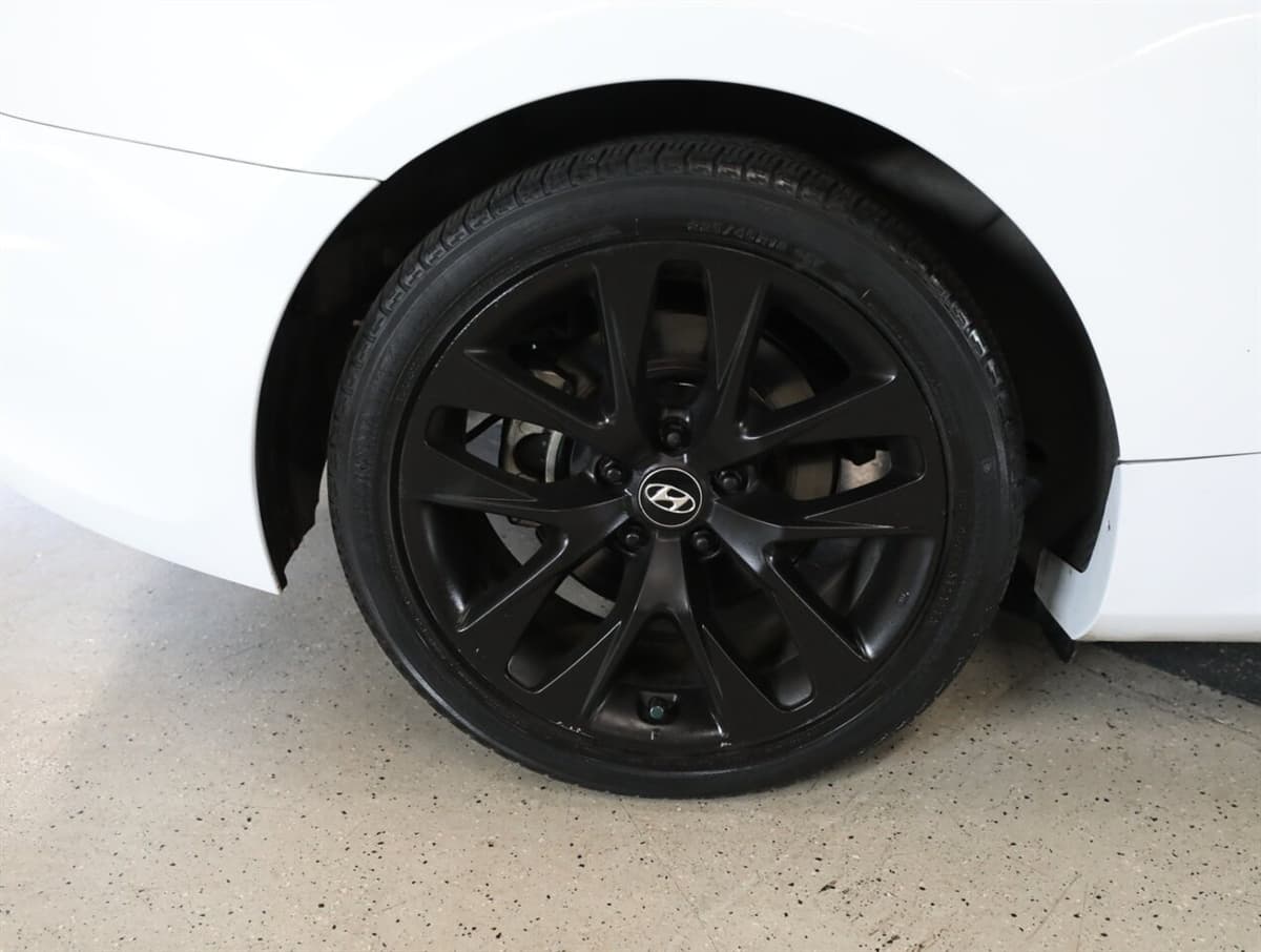 2015 Hyundai Genesis Coupe 39