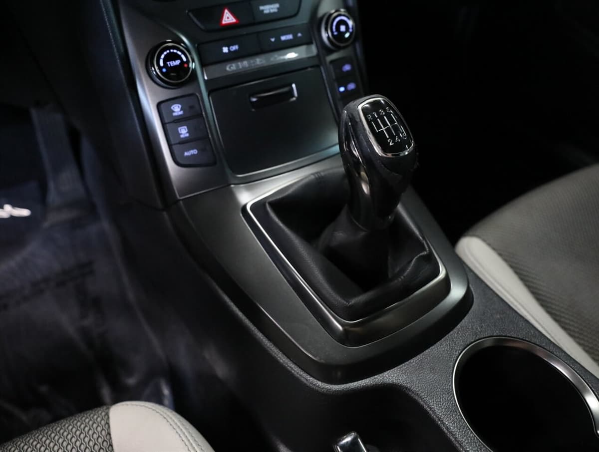 2015 Hyundai Genesis Coupe 26