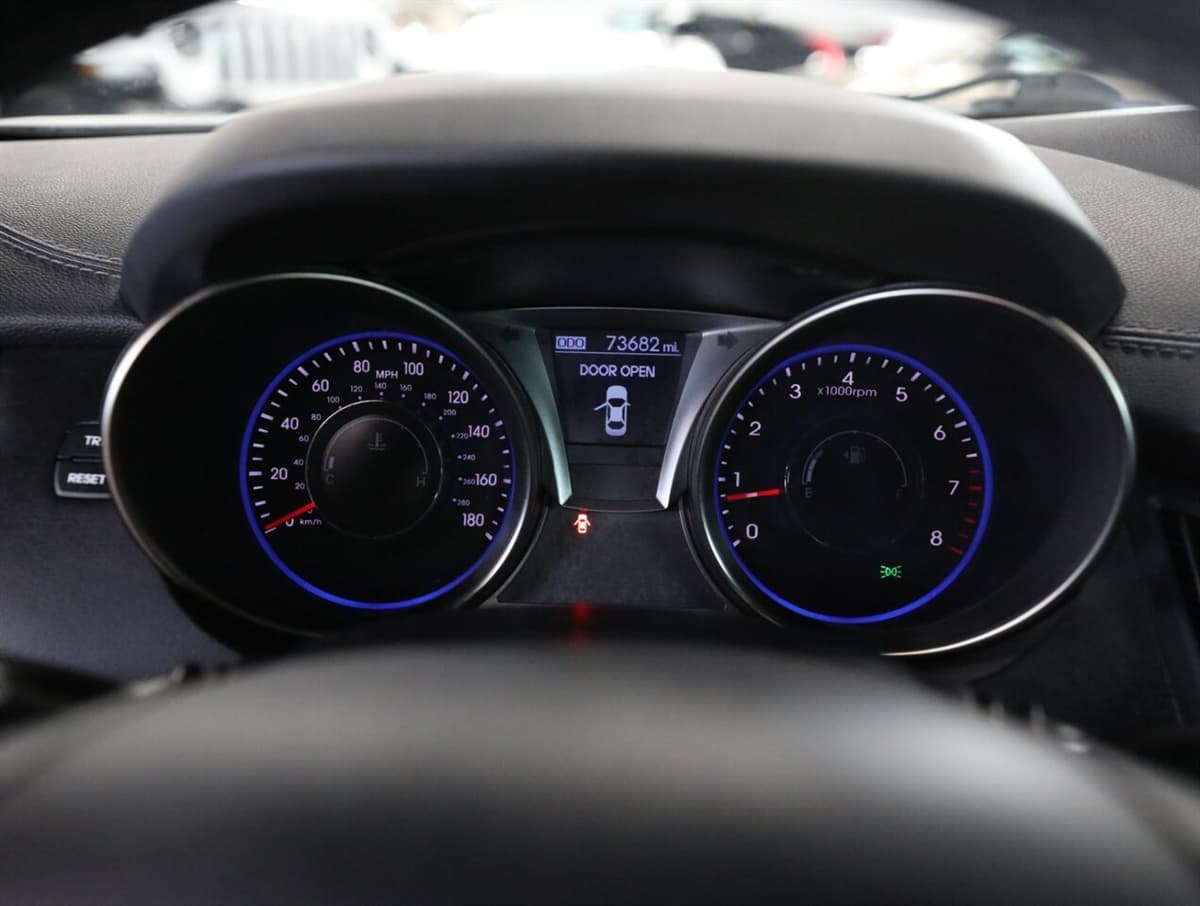2015 Hyundai Genesis Coupe 33
