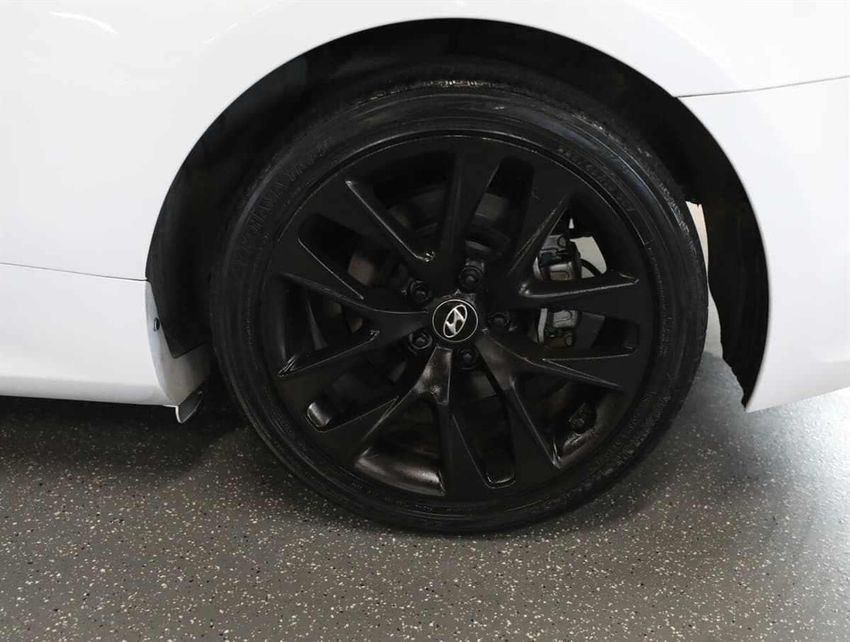 2015 Hyundai Genesis Coupe 36