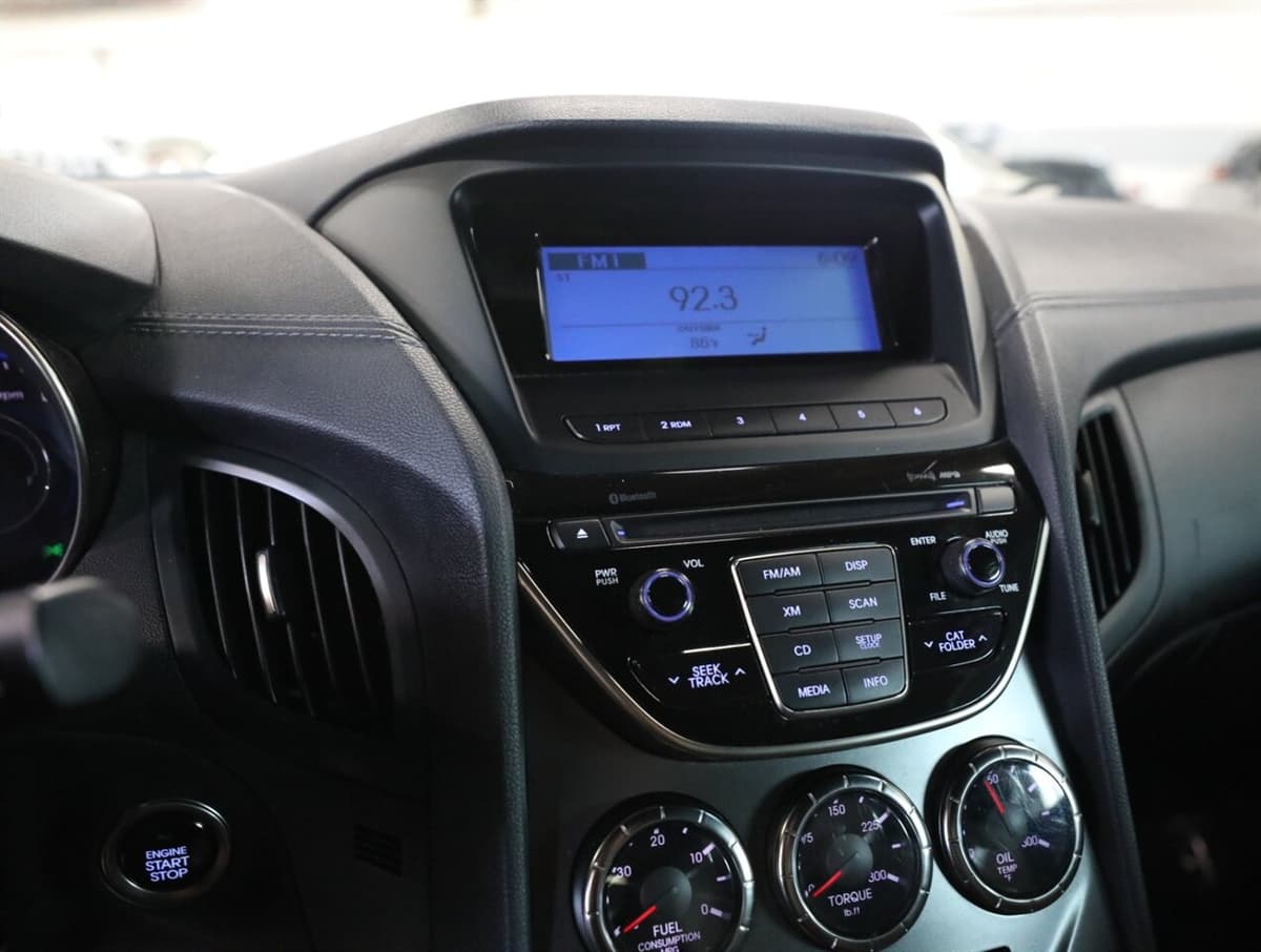 2015 Hyundai Genesis Coupe 30
