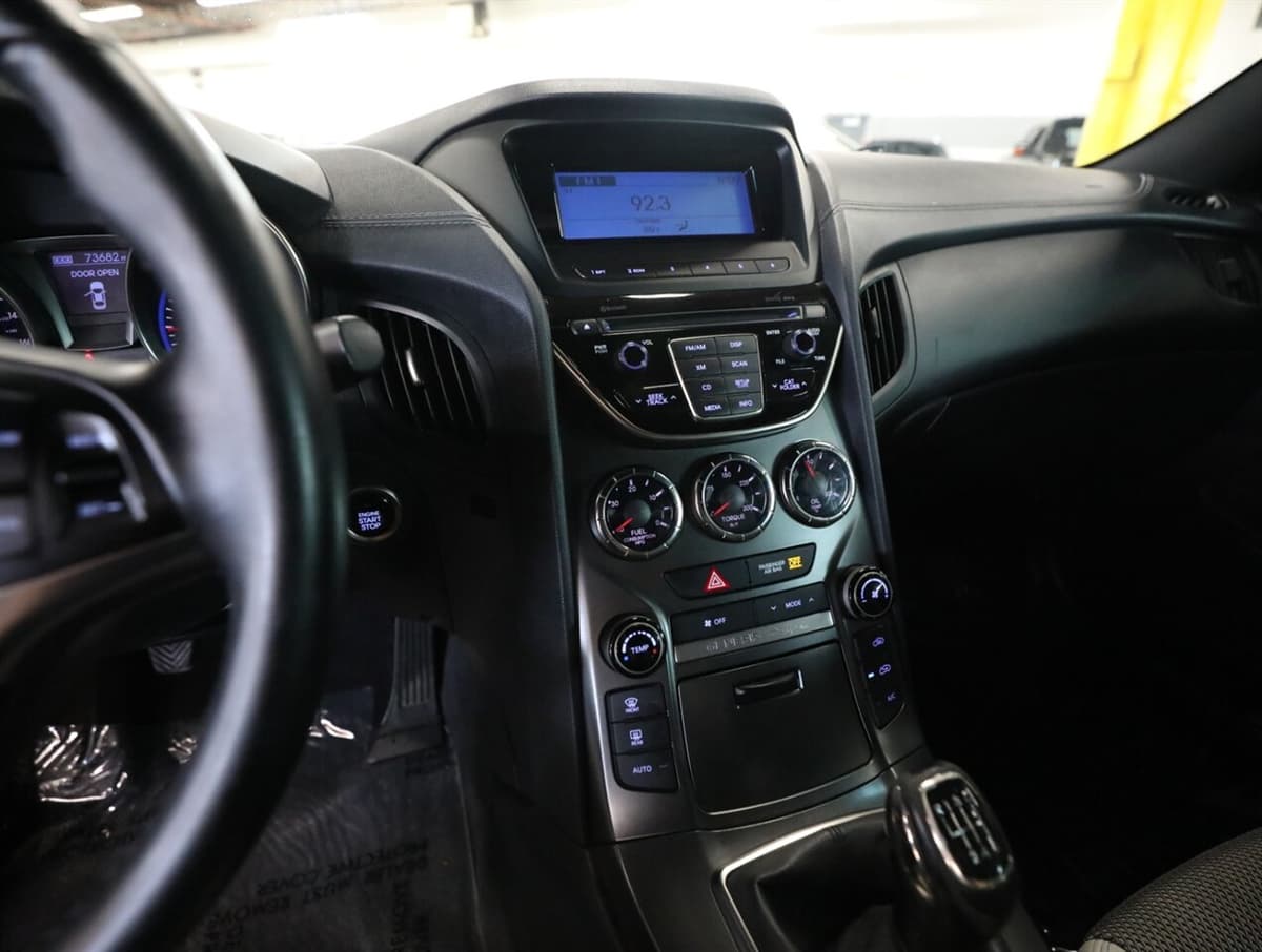 2015 Hyundai Genesis Coupe 27