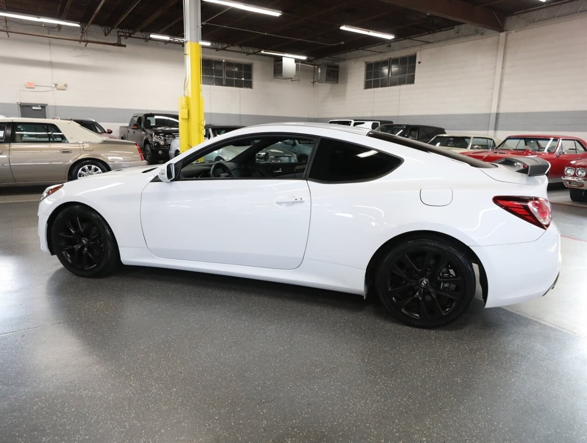 2015 Hyundai Genesis Coupe 16