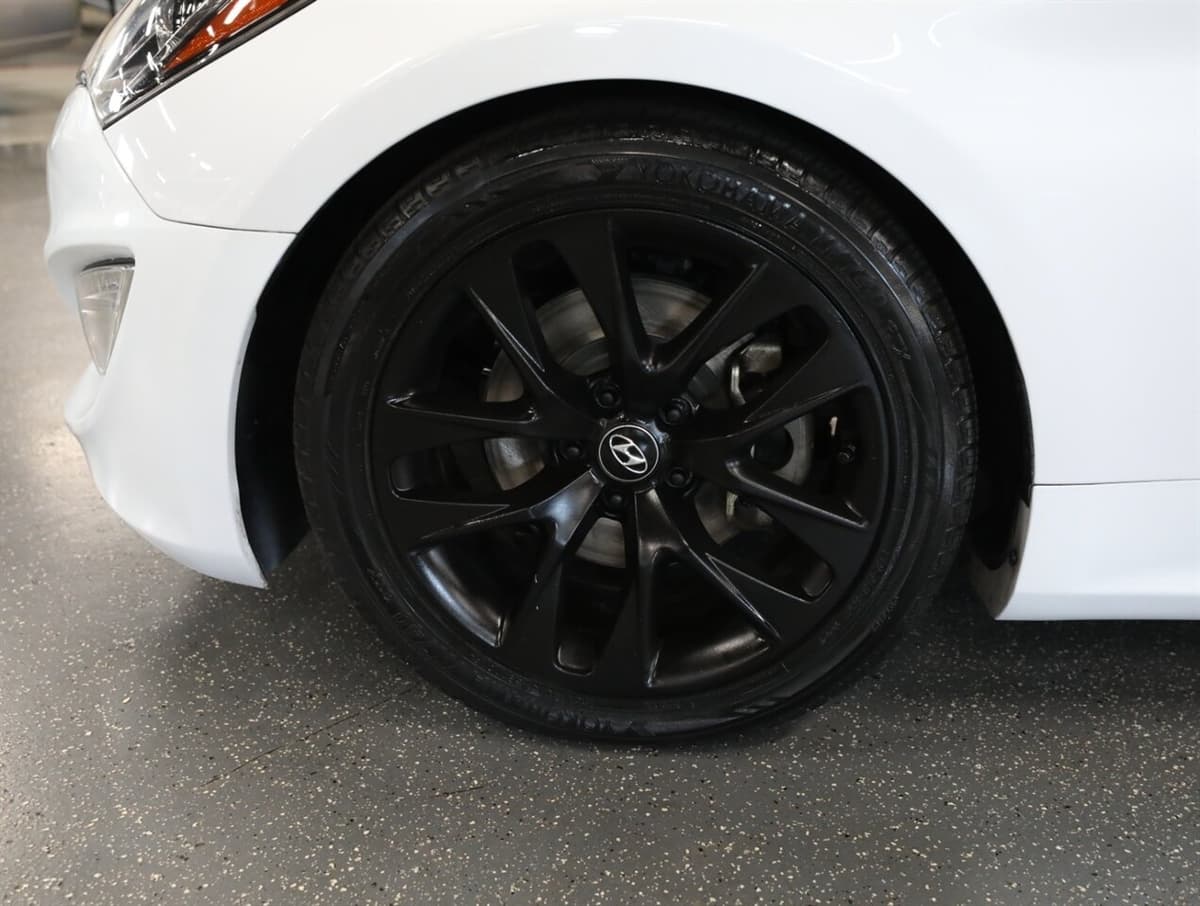 2015 Hyundai Genesis Coupe 37