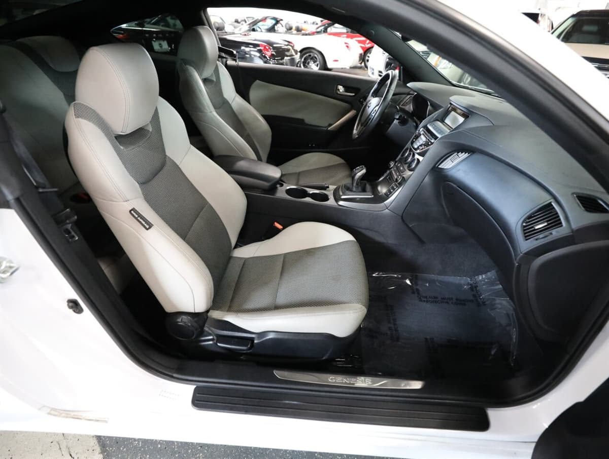 2015 Hyundai Genesis Coupe 19