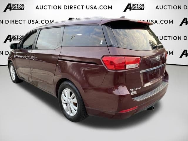 2015 Kia Sedona 24