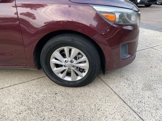 2015 Kia Sedona 28