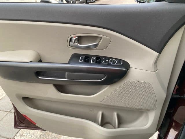 2015 Kia Sedona 21