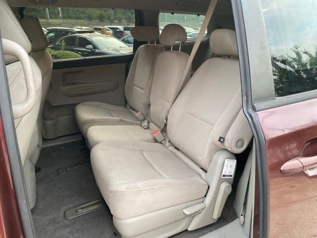 2015 Kia Sedona 23