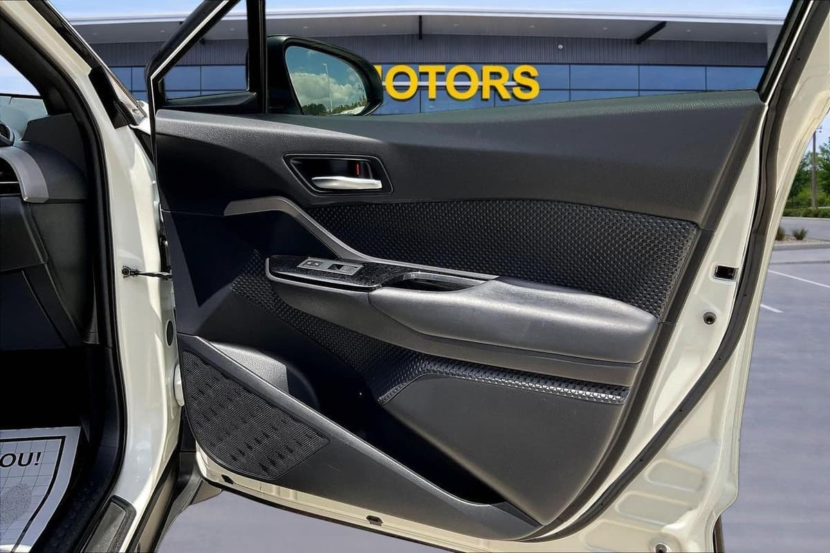2021 Toyota C-HR 25