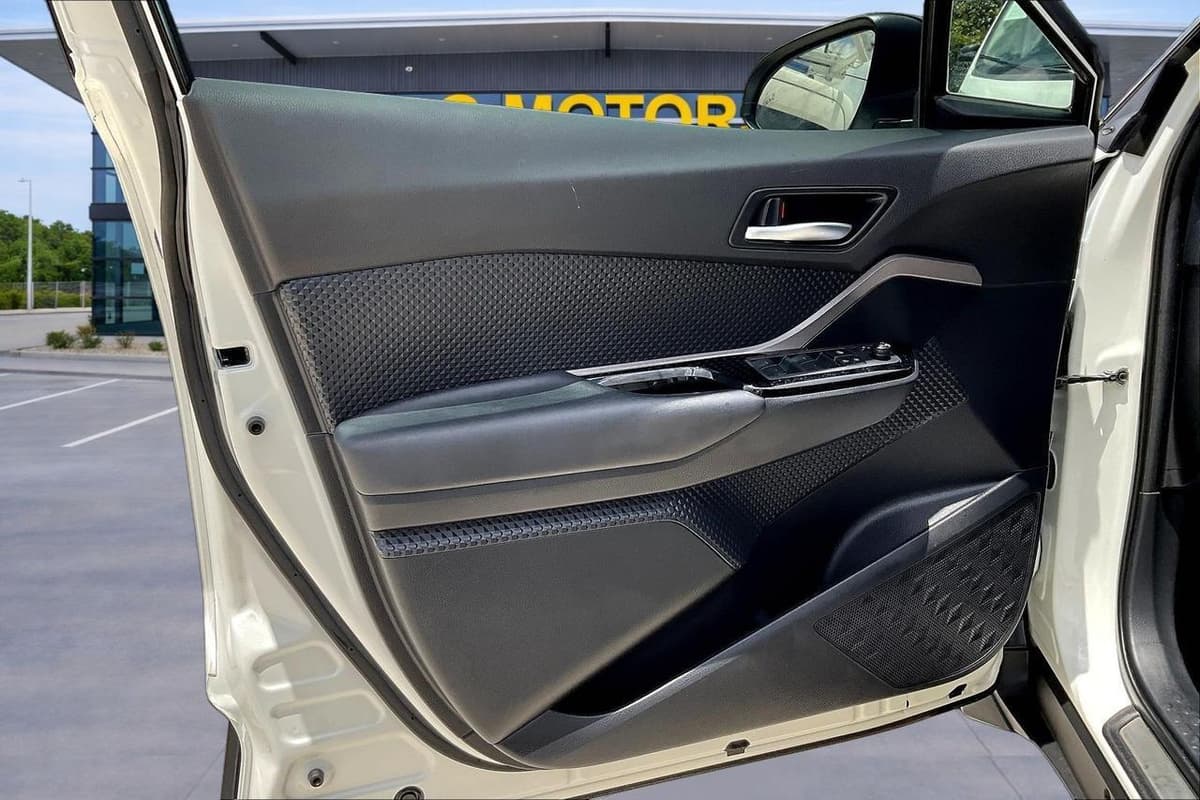 2021 Toyota C-HR 18