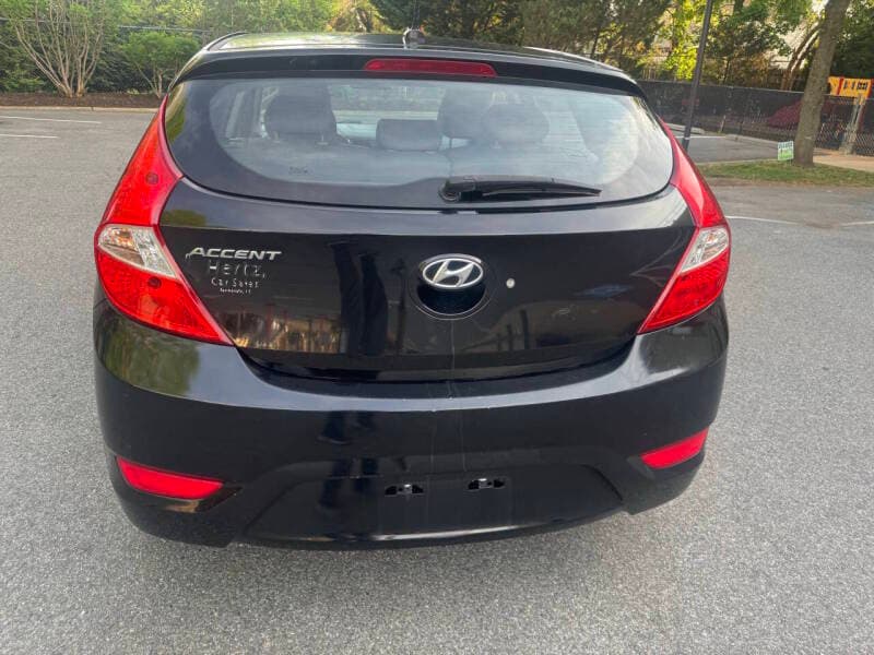 2016 Hyundai Accent 16