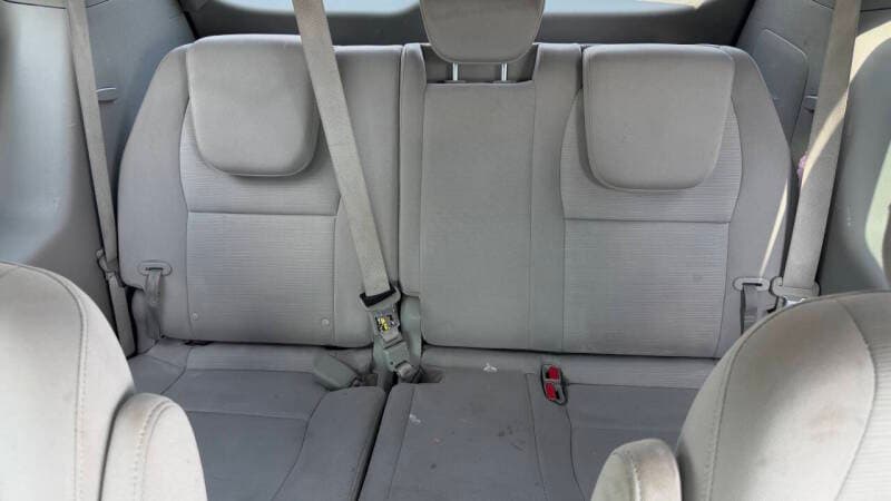 2015 Kia Sedona 16