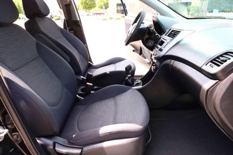 2016 Hyundai Accent 10