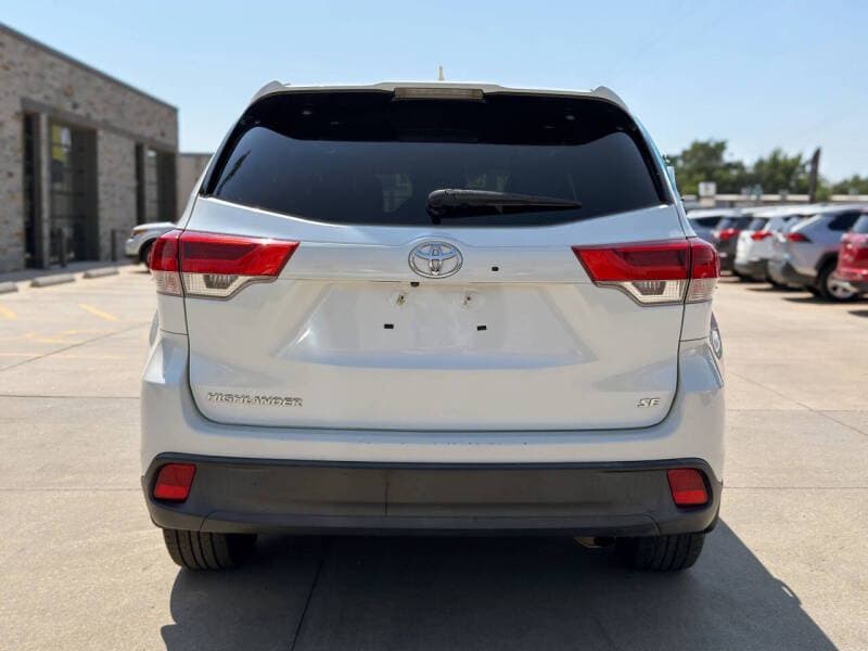 2017 Toyota Highlander 5