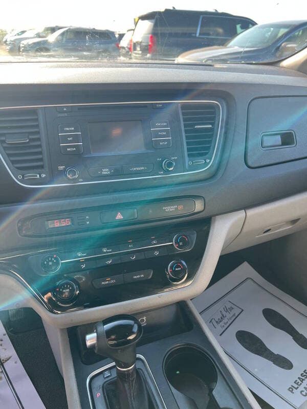 2015 Kia Sedona 4