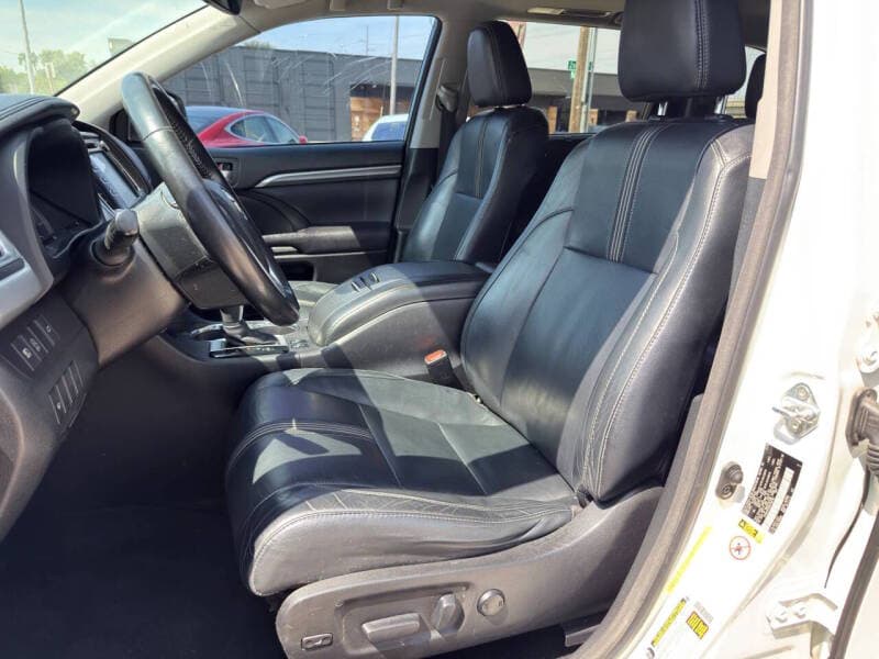 2017 Toyota Highlander 19