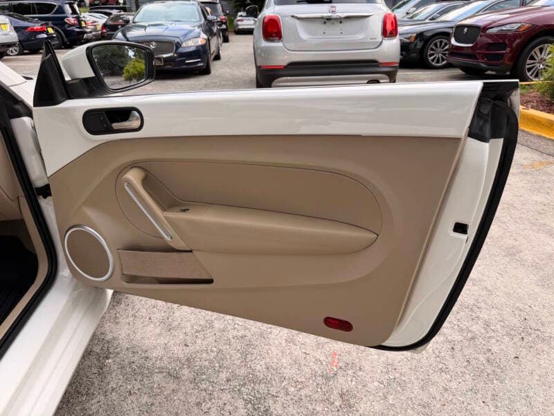 2014 Volkswagen Beetle 38