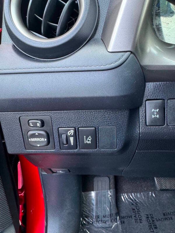 2017 Toyota RAV4 8