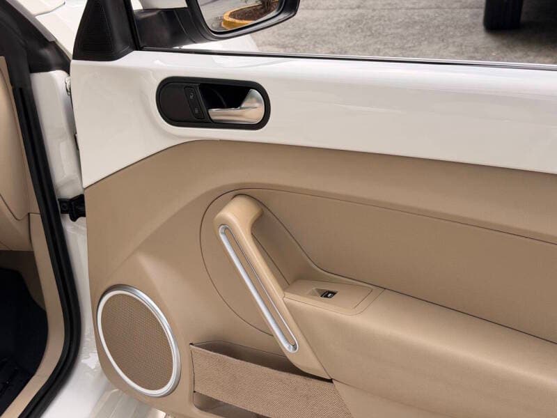 2014 Volkswagen Beetle 33