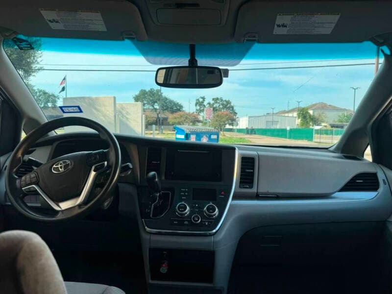 2015 Toyota Sienna 41