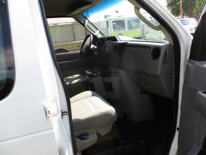 2014 Ford E-Series Econoline Van 5