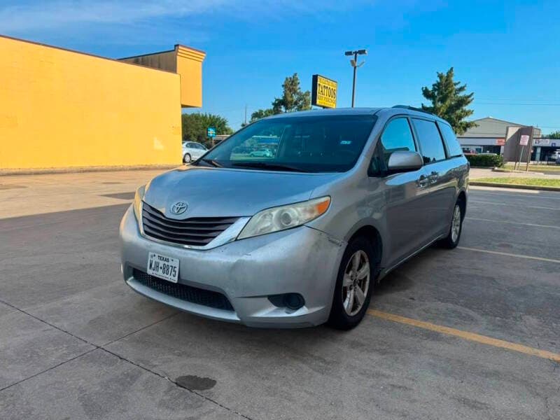 2015 Toyota Sienna 2