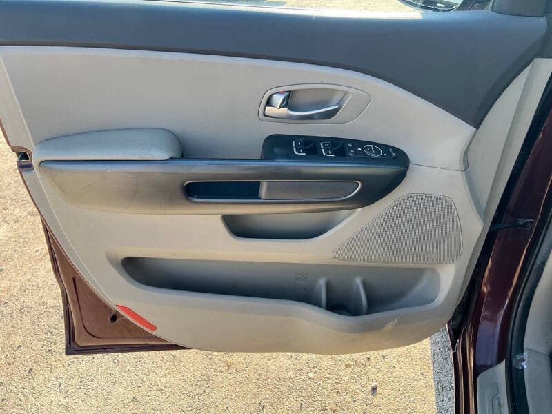 2015 Kia Sedona 29
