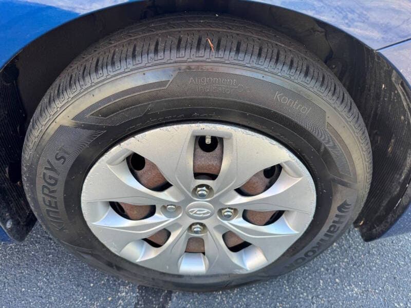 2016 Hyundai Accent 17