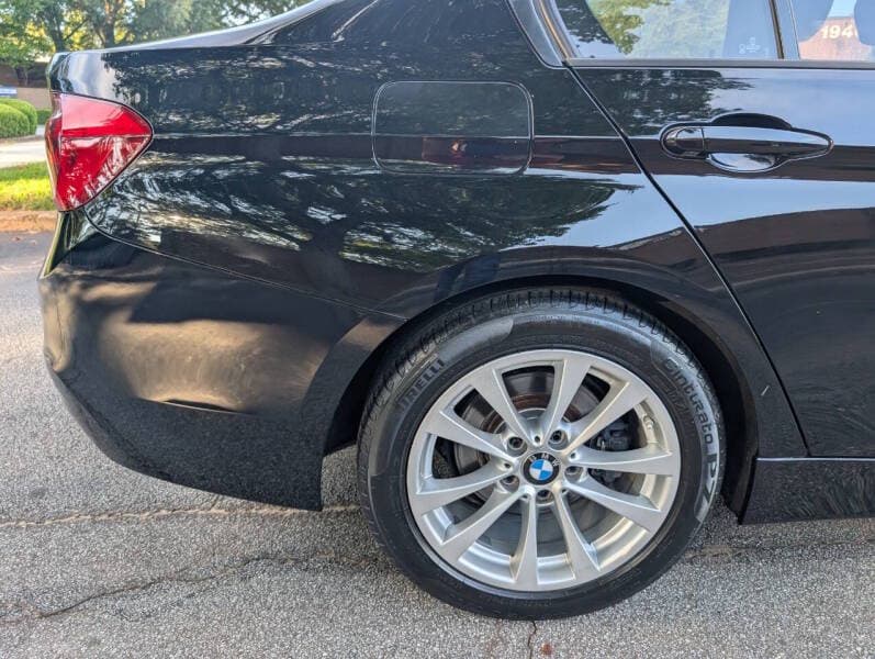 2017 BMW 3 Series 32