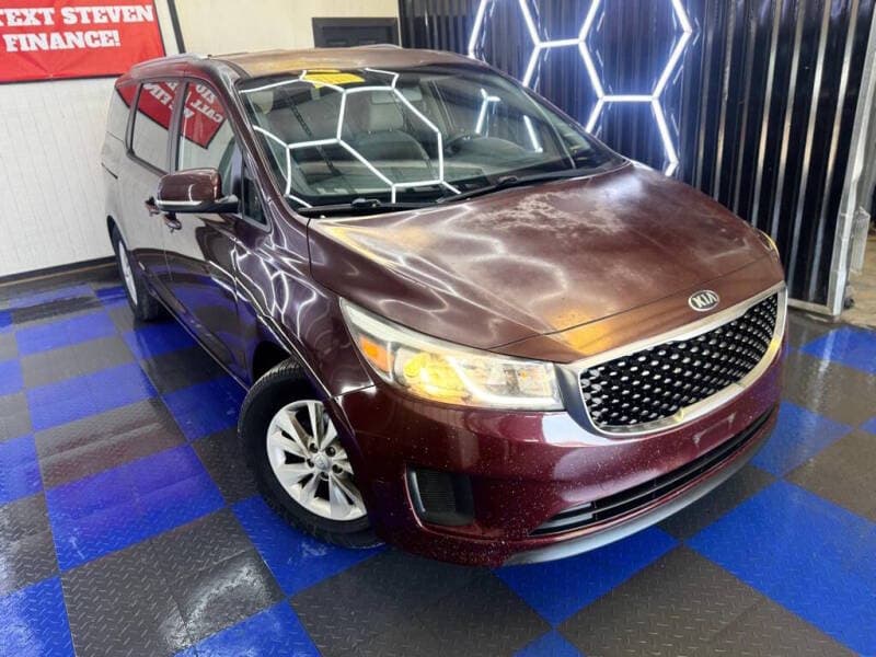 2016 Kia Sedona 2