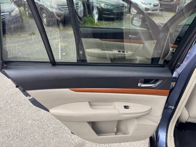 2014 Subaru Outback 27