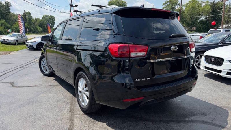 2015 Kia Sedona 4