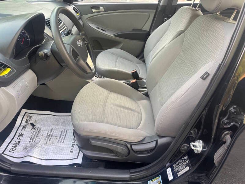 2016 Hyundai Accent 26