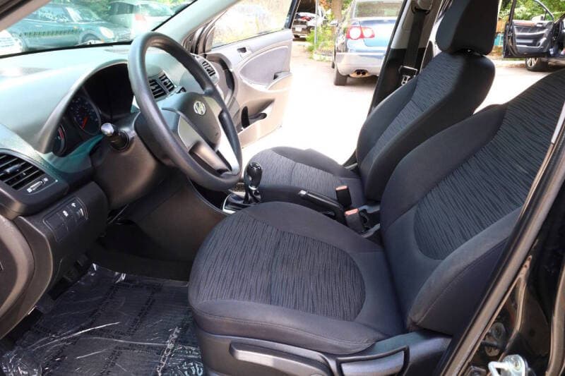 2016 Hyundai Accent 13