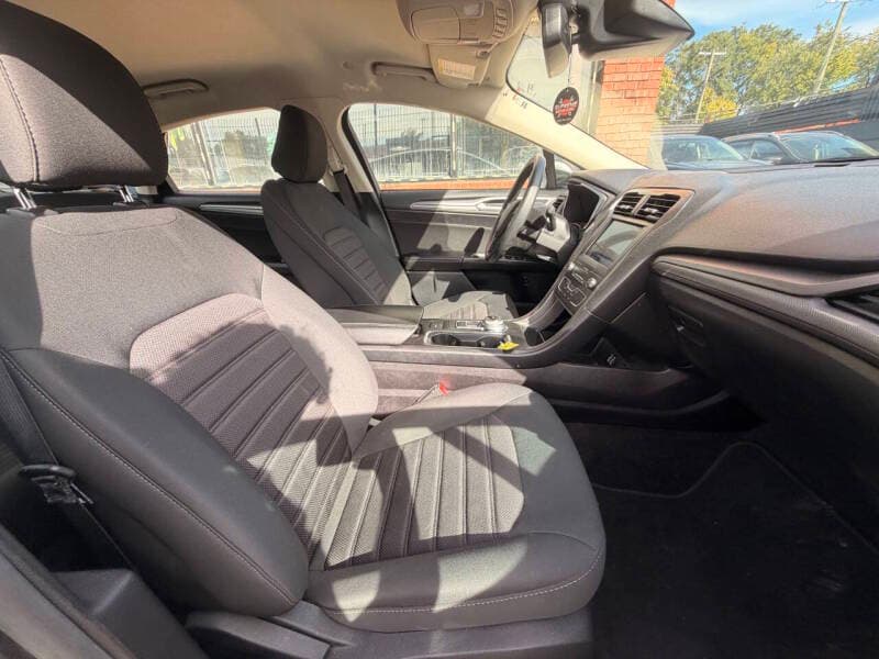 2020 Ford Fusion Hybrid 18