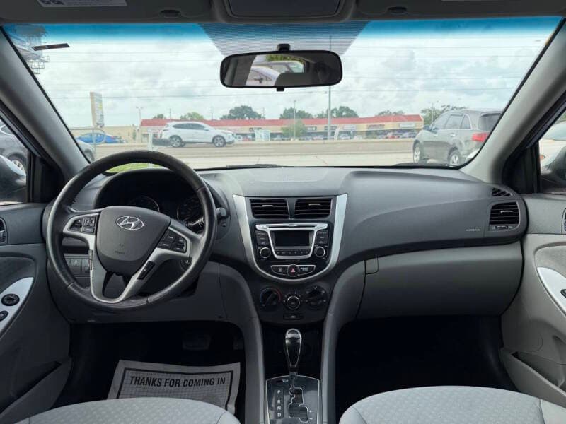 2014 Hyundai Accent 10