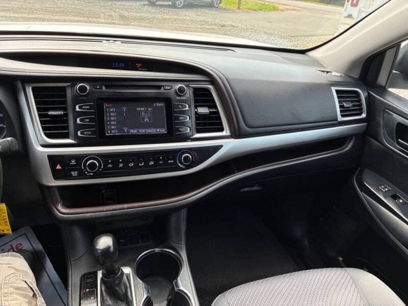2017 Toyota Highlander 16