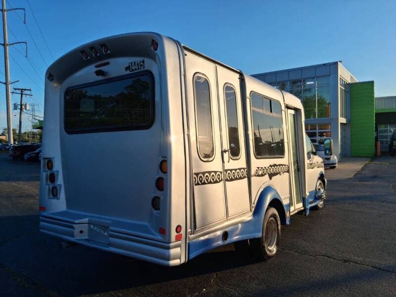 2014 Chevrolet Express Cutaway 5