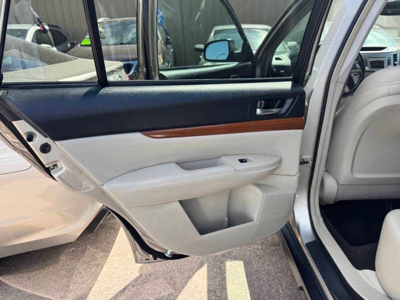 2014 Subaru Outback 12