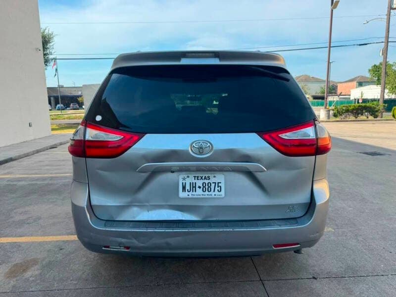 2015 Toyota Sienna 6