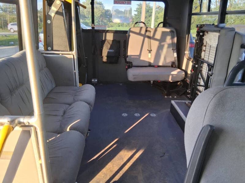 2014 Chevrolet Express Cutaway 10